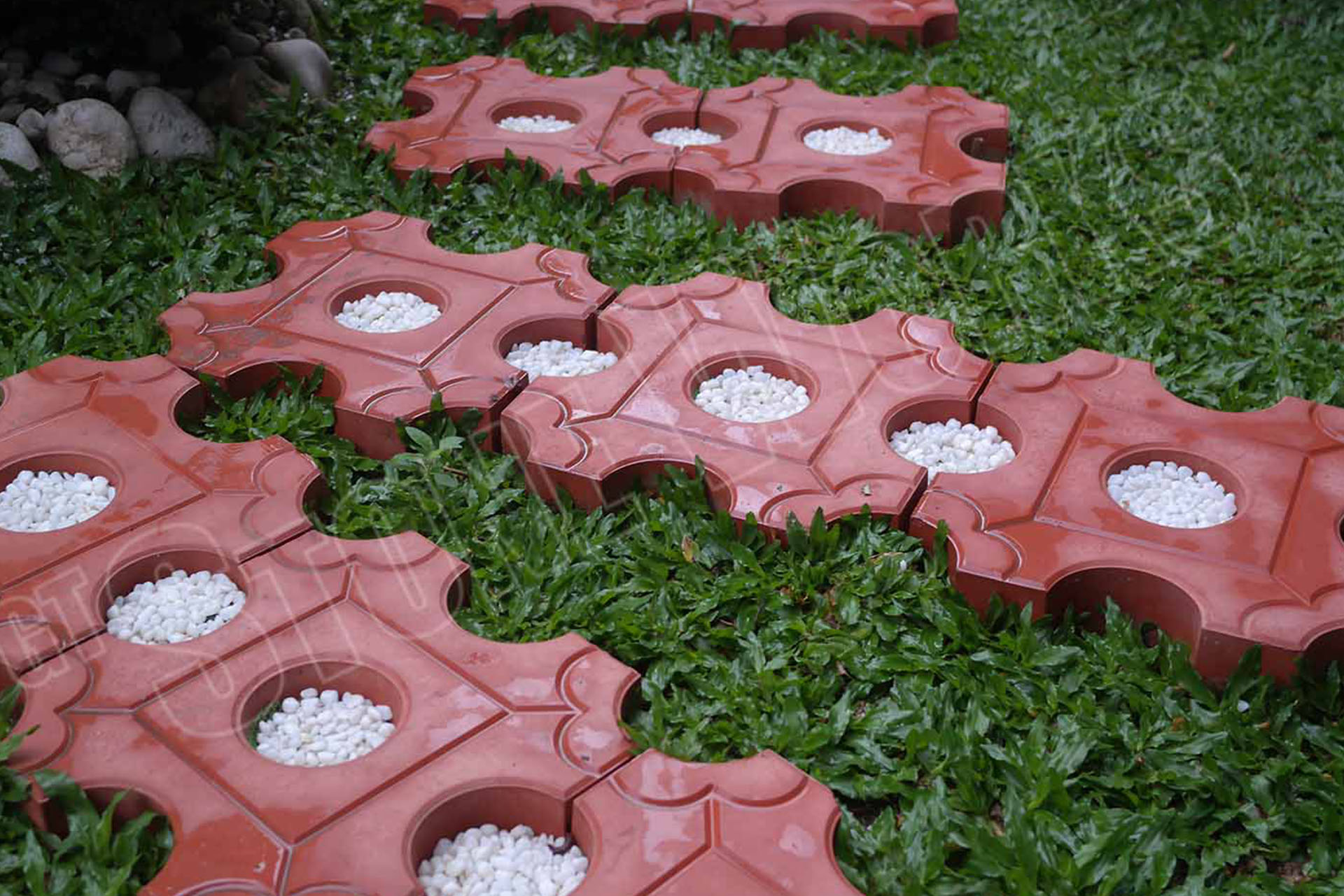 DECORATIVE PAVER - NINE HOLE (1)